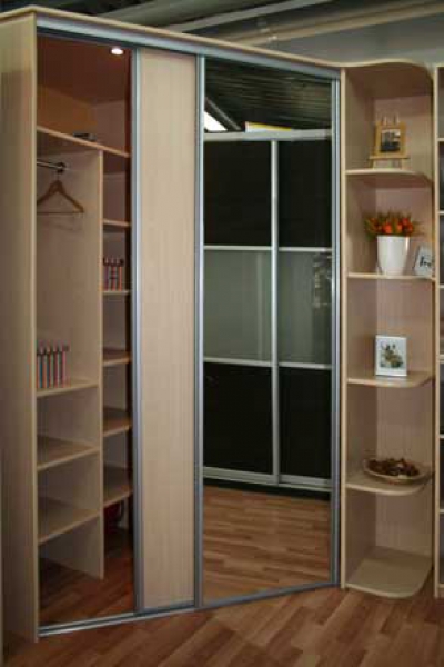 Шкаф-купе угловой